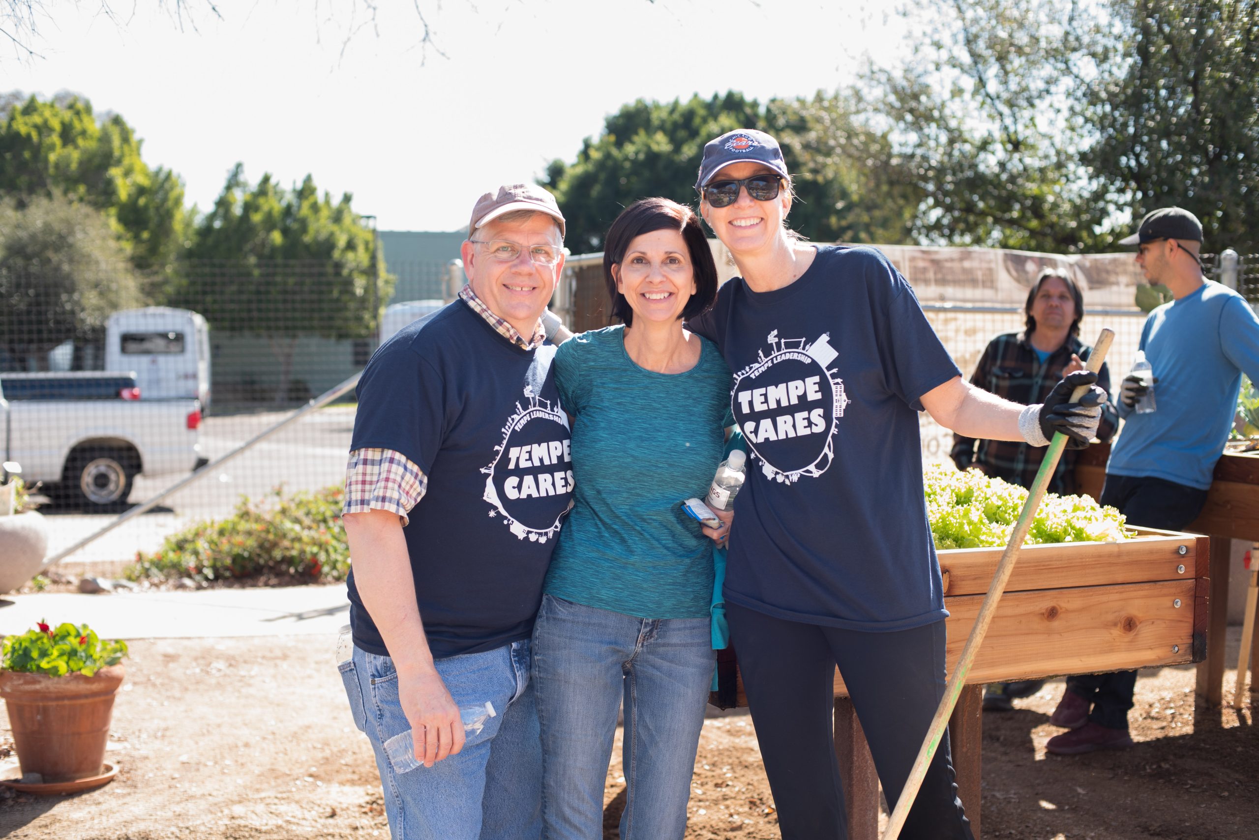 two men volunteering